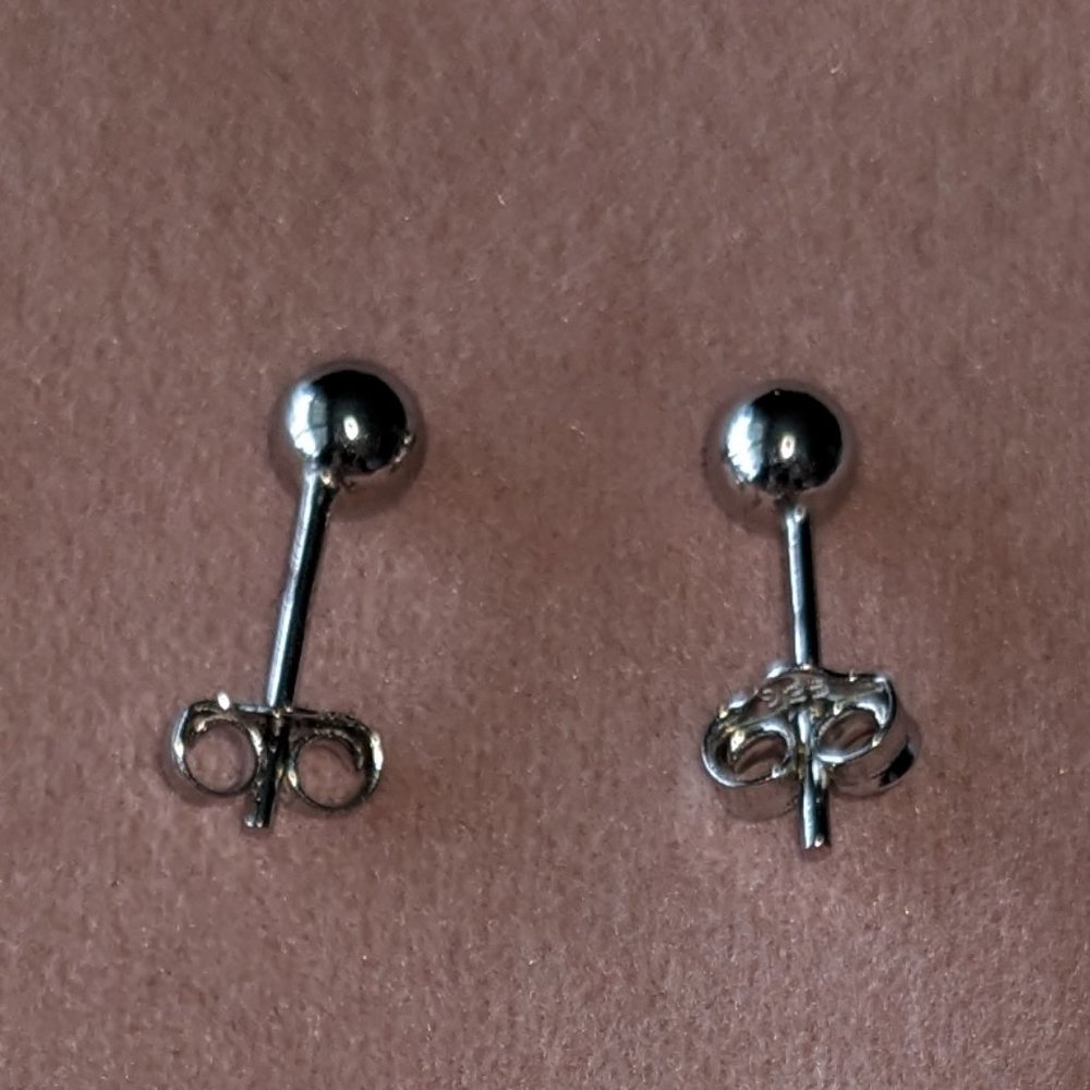 BRAND NEW Spoil Cupid .925 Sterling Silver Ball Stud Post Earrings 4MM - Picture 3 of 3